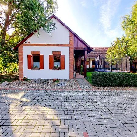 Akacos Tanya Es Vendeghaz Hotel Marok Buitenkant foto
