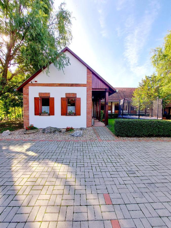 Akacos Tanya Es Vendeghaz Hotel Marok Buitenkant foto