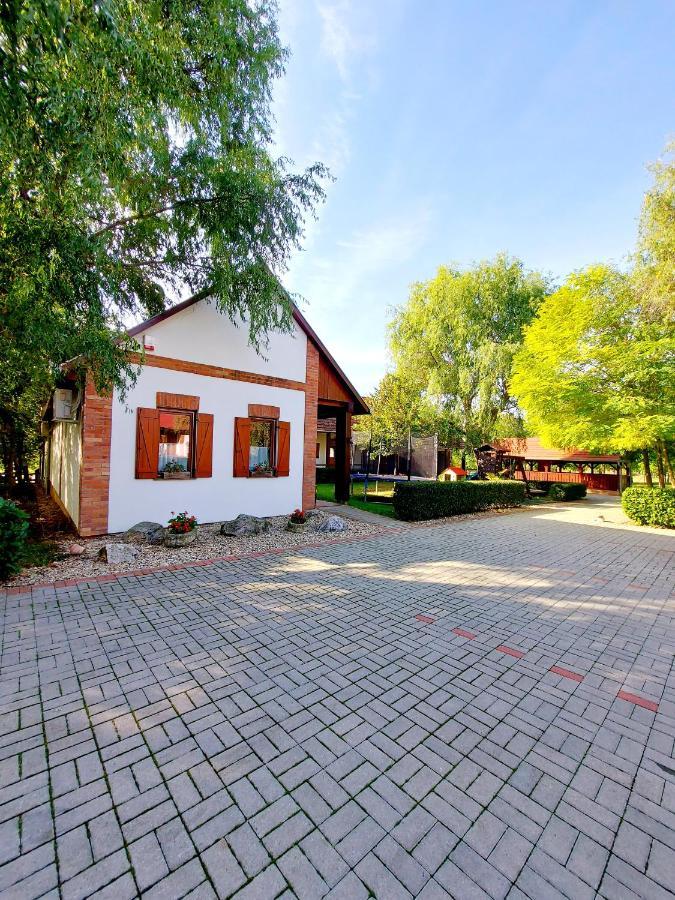 Akacos Tanya Es Vendeghaz Hotel Marok Buitenkant foto